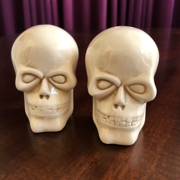Other - Ceramic Skull Salt & Pepper Shaker Set